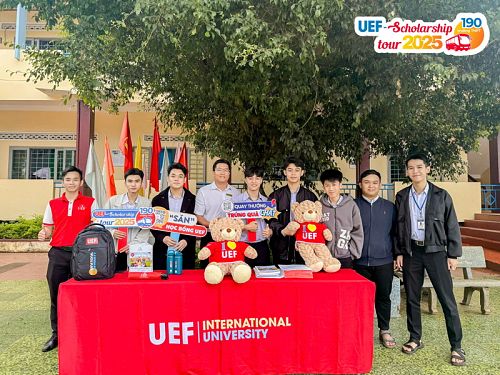 Scholarship Tour 2025 đến miền Trung – Tây Nguyên, đồng hành với giấc mơ đại học của team 2k7